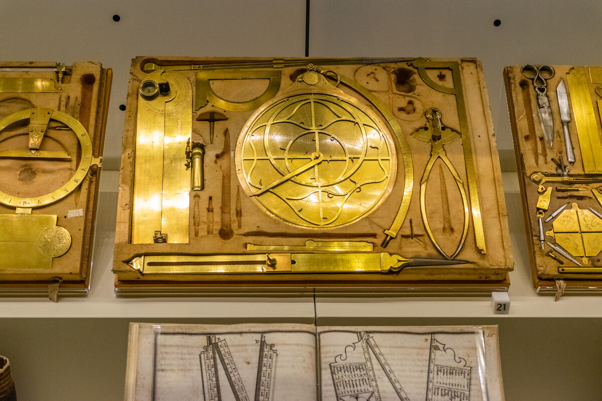 Instruments de mesure astronomique dans le musée Galilée de Florence