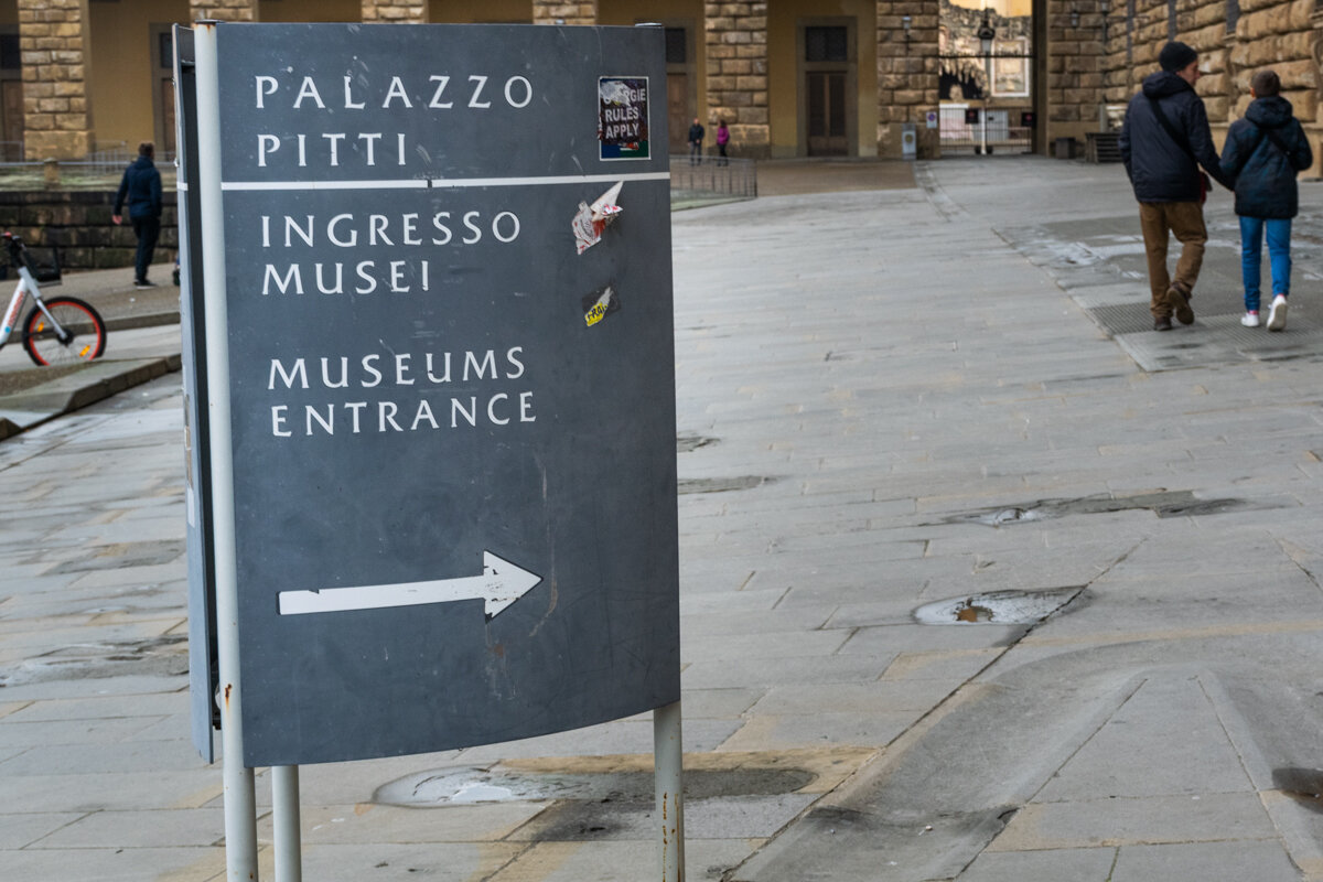 Panneau d'entrée au Palazzo Pitti
