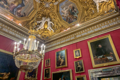 Salle avec décorations dans la palazzo Pitti de Florence