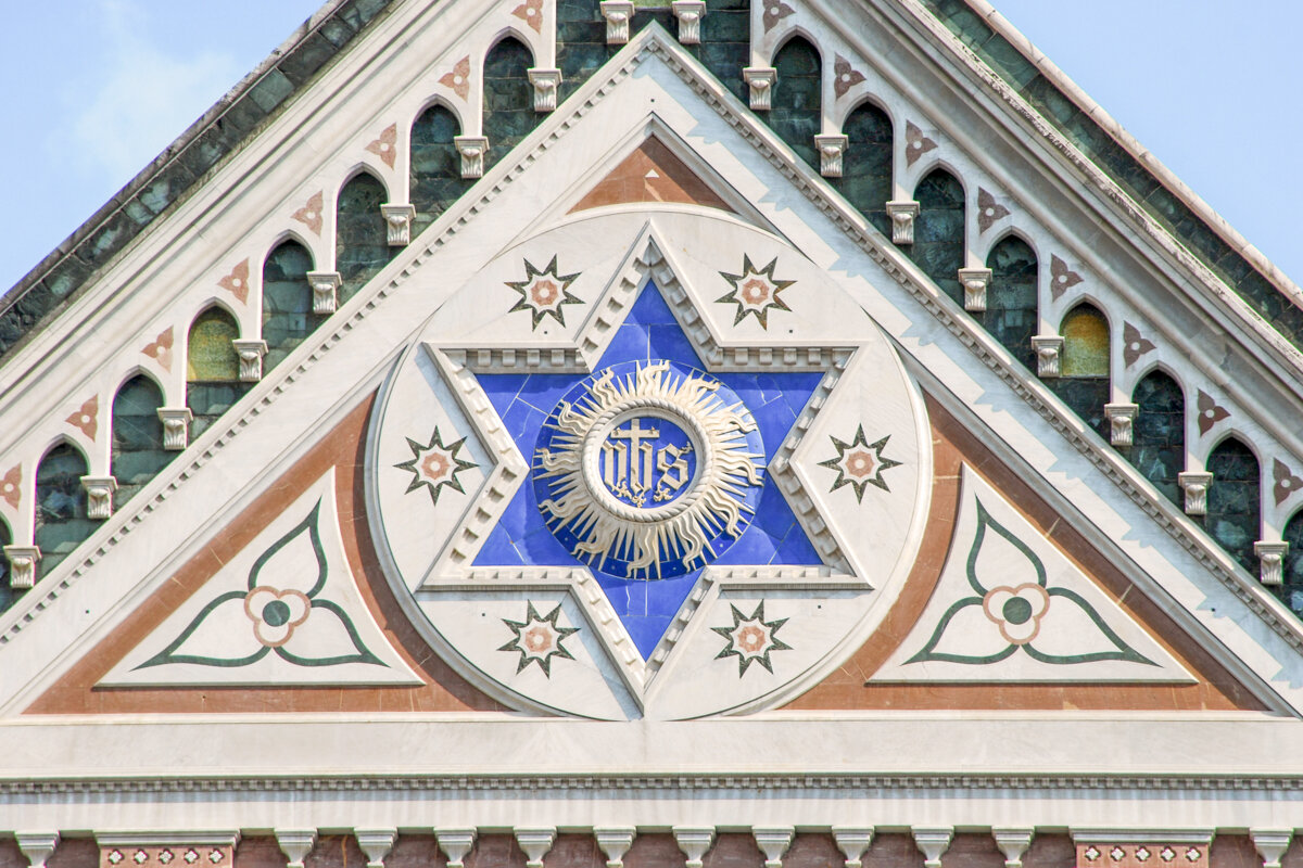 Etoile sur la façade de la basilique Santa Croce